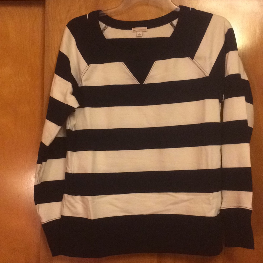 Gap blue/white striped crew sweatshirt sz S